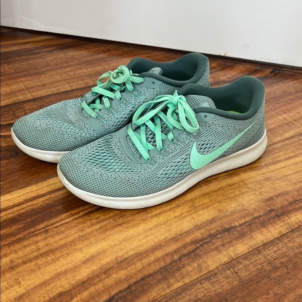 Nike Free RN Women's Green Running Shoes size 10